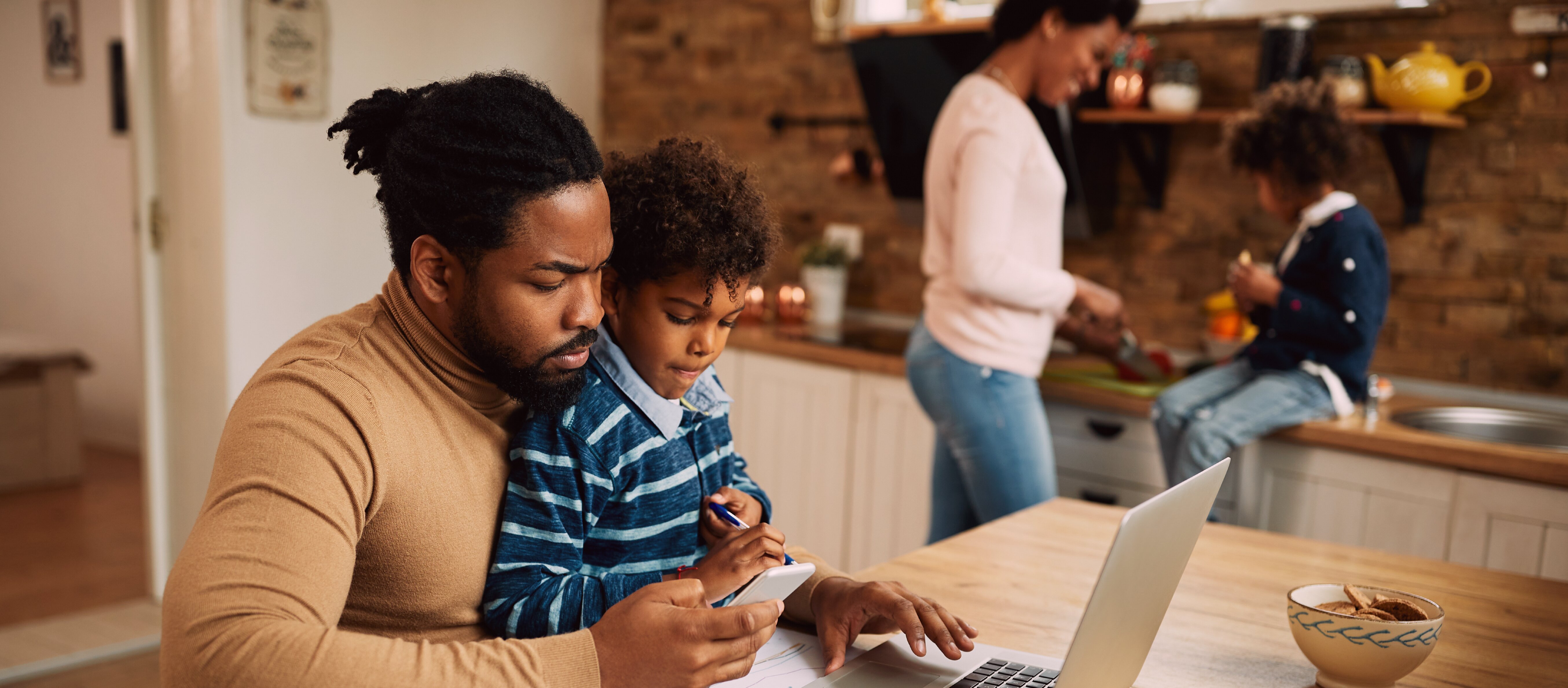 Vida profissional e familiar: como conciliar trabalho e parentalidade